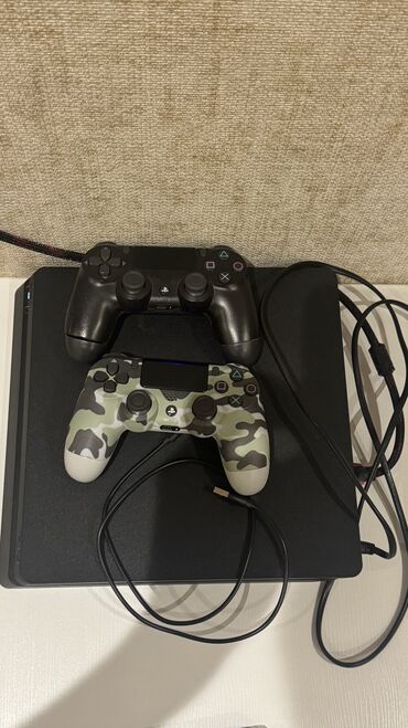 PlayStation 4 SLIM ( 500 GB)
+ 2 DUALSHOCK