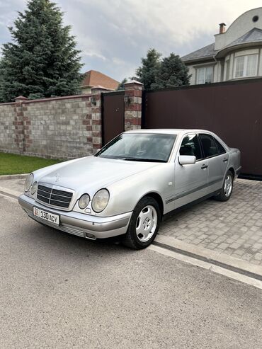 4 вд: Mercedes-Benz 240: 1998 г., 2.4 л, Автомат, Газ, Седан
