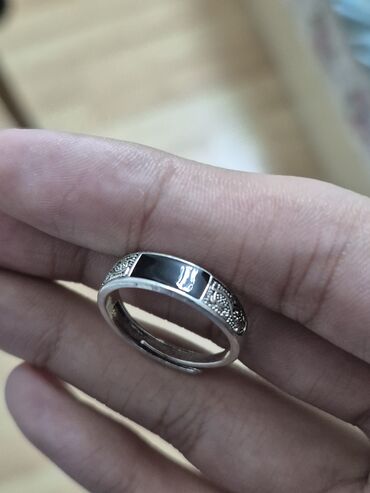 yuxuda qizil sirqa gormek: Üzük, Qaşsız