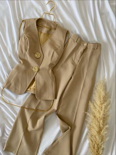 Kompleti: • Komplet ||
• Veličine: S M L — 5