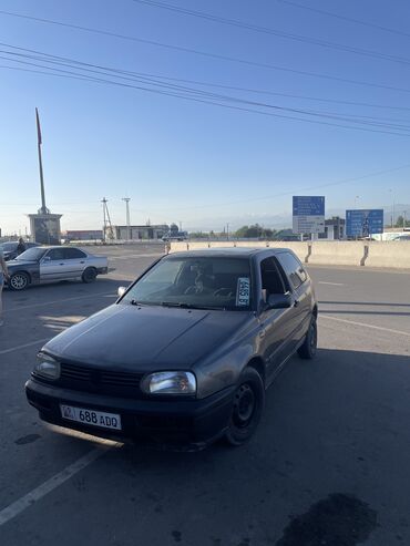 машина фольксваген: Volkswagen Golf: 1.6 л, Бензин