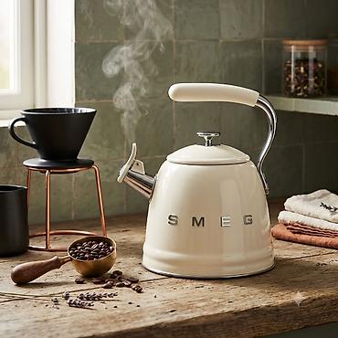 smeg кофемашина: Чайник Smeg (классический рожковый дизайн) - Тип: электрический — 1