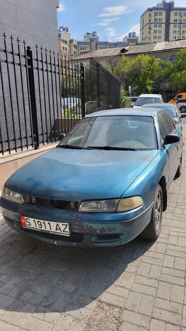 мазда 325: Mazda 626: 1995 г., 1.8 л, Механика, Бензин, Седан