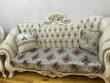 6000: Klassik üslubda 3 nəfərlik divan və 2 ədəd kreslo dəsti. 7 il once — 2