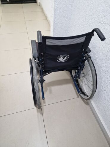 купить инвалидную коляску бу: Инвалидная коляска с ручным приводом - Складная рама из металла
