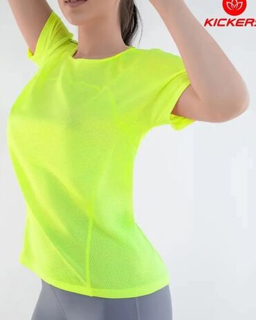 Женская одежда: Вот такая вот в наличии шикарная неоновая футболочка салатового цвета
