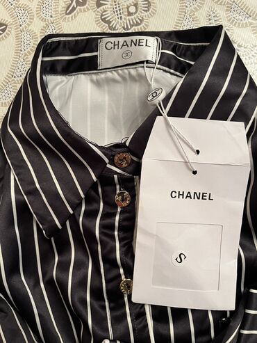 qara kostyumlar: Chanel, M (EU 38), L (EU 40), S (EU 36), цвет - Черный