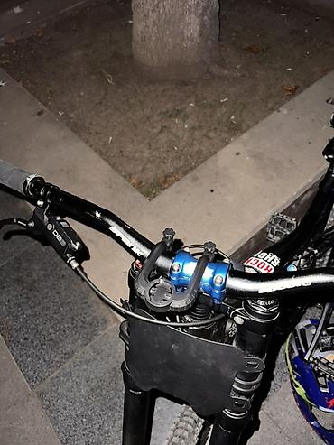 velosiped enduro: Üstünde qabaö tormuz olaraq sram db 8 4 piston verilir — 8