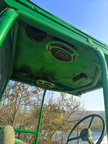 Traktorlar: Yaşıl rəngli təkərli kənd təsərrüfatı traktoru - Güclü dizel — 9