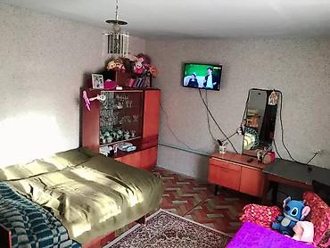 Продажа полдома: Срочно Мал базар жакта жер уй сатылат обмен бар . Под бизнес, под — 3