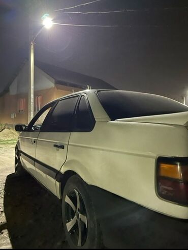 Volkswagen: Volkswagen Passat: 1991 г., 1.8 л, Механика, Бензин, Седан — 12