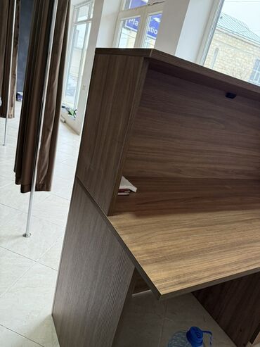 Sifarişlə resepşn masaları: Ofis resepsiyon/iş masası – ağac fakturalı laminat - Üst hissədə — 7