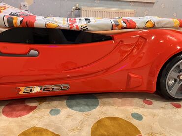 Qida məhsulları: Oğlan üçün, Maşın-çarpayı, Yazı masası