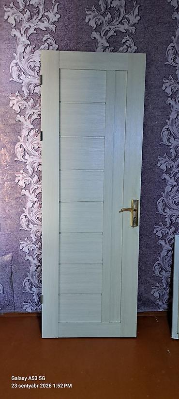 Ağ-boz rəngli interyer qapısı - Material: taxta/MDFlam görünüşlü