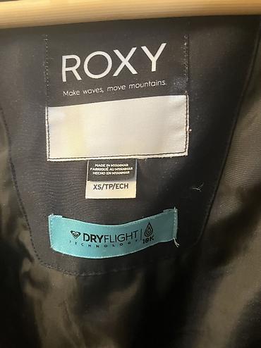 ат тырмо: Куртка ROXY 

размер: XS.

состояние: хорошее.

Разумный торг уместен — 3