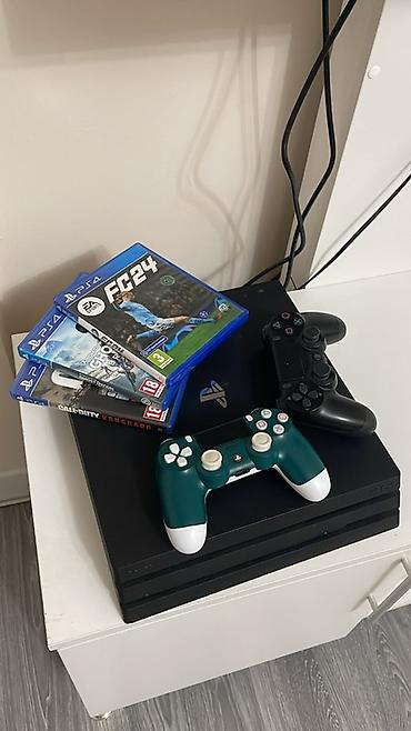 Видео оюндар жана приставкалар: Игровая консоль PlayStation 4 Pro (чёрная) в хорошем состоянии, торг — 2