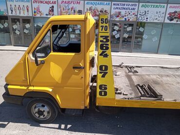 aqrar kend teserrufati texnika traktor satis bazari: Sarı rəngli evakuator, nəqliyyat vasitələrini daşımaq üçün nəzərdə
