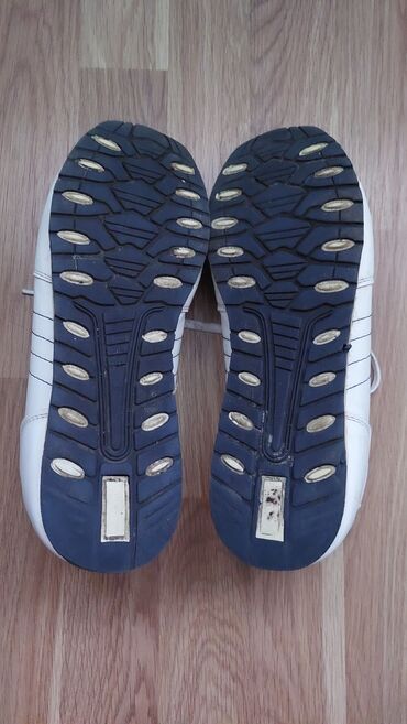 Krasofkalar və idman ayaqqabıları: Polaris krassovkası. 42 razmerdir. 2 manat — 10