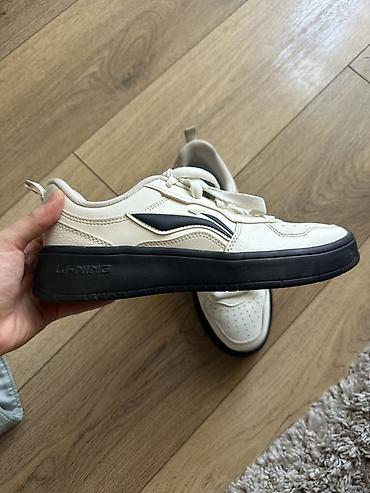 lining оригинал: Продаю уни Кроссовки Li-Ning, белые с чёрной подошвой и чёрными — 2