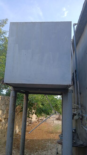 Boçkalar və çəlləklər: Bak, Metal, 4000 l l