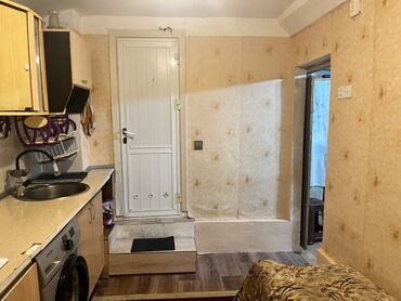 Köhnə tikili: Neftçilər metrosuna 5 dəqiqəlik məsafədə ev satılır(2 ev)1 otaq 3-ə -da lalafo.az — 20 Köhnə tikili: Neftçilər metrosuna 5 dəqiqəlik məsafədə ev satılır(2 ev)1 otaq 3-ə — 20