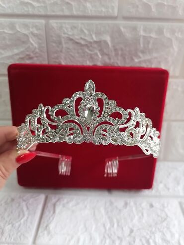 Aksesoari za kosu: Svečane srebrne tijare sa kristalima - Elegantan dizajn sa bogato — 8