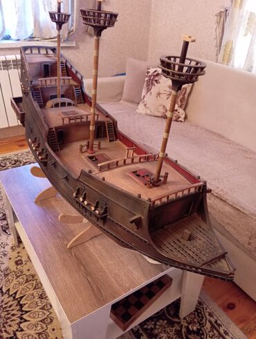 Gəmi modelləri: Taxta maket gəmi – 17-ci əsr tipli üç dirəkli yelkənli kalyon - — 13