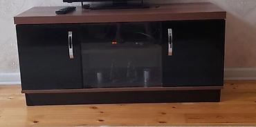 ev stolu: TV altlığı / media konsolu - Material: Laminat üst səth, ön hissədə — 1