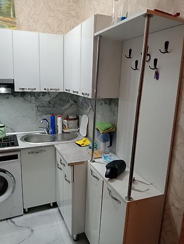 mebel shkaf: Hər şərait li ev kirayə verilir Mətbəx: - Ağ rəngli modul mətbəx — 2