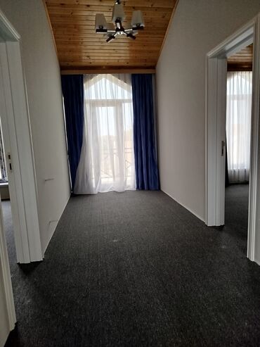 Həyət evləri və villaların satışı: İki mərtəbəli fərdi yaşayış evi - Memarlıq: Sarı fasadlı, simmetrik — 14