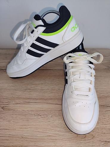 cc sandale: Adidas kožne patike – bele sa crnim prugama i neonsko‑zelenim — 3