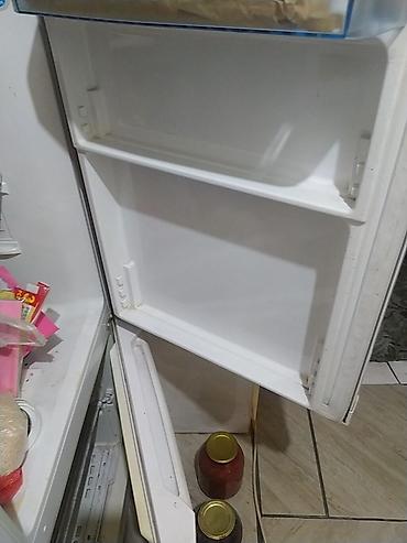 холодильник двух: Холодильник Beko, белый, с нижней морозильной камерой. Особенности: - — 2