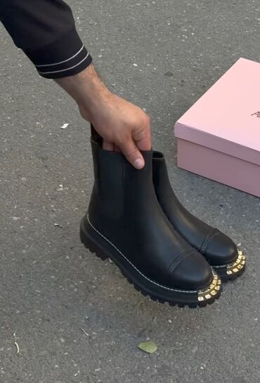 qara qadın botilyonu: Burberry, Ölçü: 40, rəng - Qara, Yeni