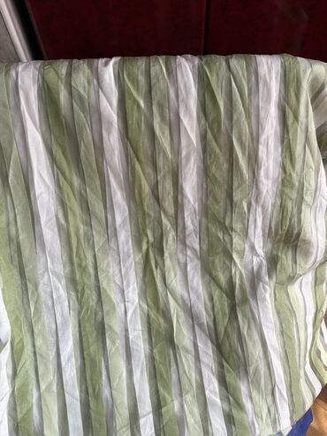 Parçalar: Müxtəlif naxışlı və rəngli pərdələr tək və cüt olanlar var — 18