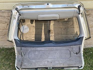 Кузовные детали: Крышка багажника Subaru, 2000 г., Б/у, Оригинал — 3