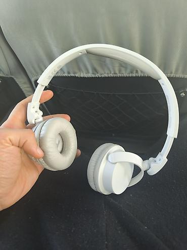 philips qulaqlıq: Yaxsi vezyetde hecbir problemsiz .Ağ rəngli on-ear qulaqlıq.Gördüyünüz — 1