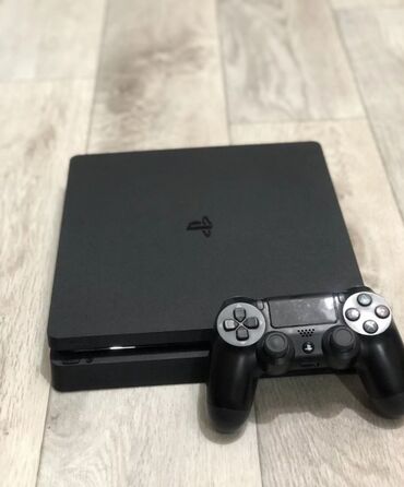 PS4 (Sony PlayStation 4): Продается ps4 слим непрошитая память 500гб. при осмотре сами