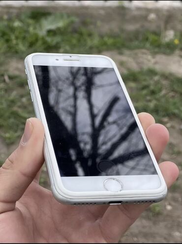 телефон сломанный: IPhone 8, Б/у, 64 ГБ, Белый, Зарядное устройство, Защитное стекло, Чехол, 79 %