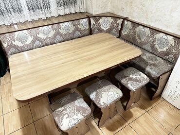 уголок и стол: Комплект стол и стулья Кухонный, Б/у
