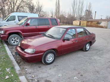 телевизор daewoo: Daewoo Racer: 1994 г., 1.5 л, Механика, Бензин, Седан