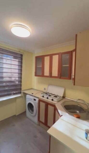 Digər kommersiya daşınmaz əmlakı: Obyekt icarəyə verilir. 1-ci mərtəbə 30 kvm, zirzəmi 25 kvm və 30 kvm — 8