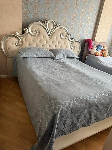 par: Yataq otağı dəsti – klassik barokko üslubunda Tərkibi: - İki nəfərlik — 4