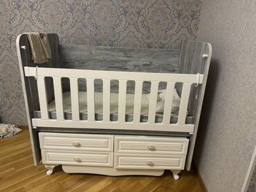 Sifarişlə mebel: Yeni kimidir. Yellenmede hec bir problem yoxdur. Matrasda verilir