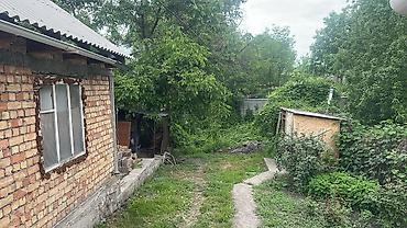 Продажа коттеджей и домов: Продается дом самана с кирпичной времянкой на участке 5 соток. Все — 8