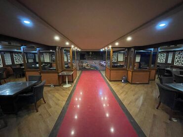 Restoran, kafelər: İçəri şəhər metrosunun yaxınlığında, 360 kv sahəsi olan (yarızirzəmi — 17
