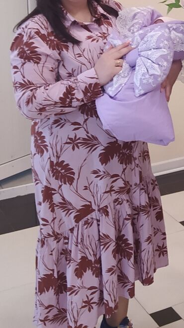 toxunma yun donlar: Qadın uzun don - Rəng: Açıq bənövşəyi fonda tünd qəhvəyi tropik/bitki