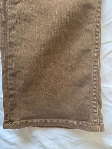 Replay muške pantalone u braon boji, klasičnog jeans/chino kroja na lalafo.rs Replay muške pantalone u braon boji, klasičnog jeans/chino kroja