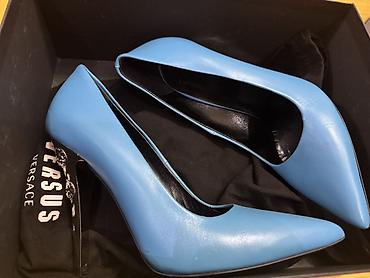 Tuflilər: Original Versace Versus. 650 manata alınıb. Mavi dəri metal dekorlu — 4