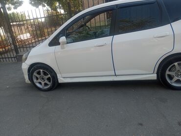 машина ауди s4: Honda Fit: 2001 г., 1.3 л, Автомат, Бензин, Хетчбек