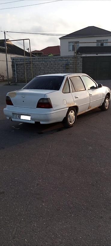 guzgu: Model: Daewoo Nexia, ağ sedan Xüsusiyyətlər: - Kuzov: 4 qapılı sedan — 2